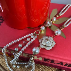 collier perle long camelia chanel inspiration