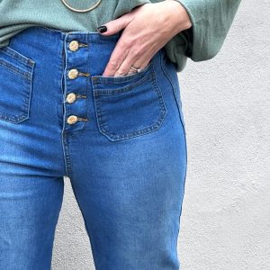 jeans flare bouton bijoux